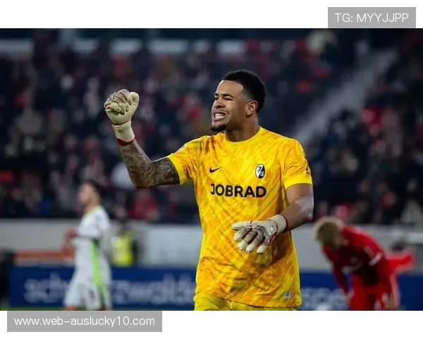 弗赖堡门将阿图博卢失误，昂达夫错失绝佳机会