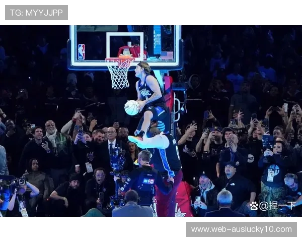 扣篮大赛预赛：多位新星尝试高难度动作，评委打分引发讨论