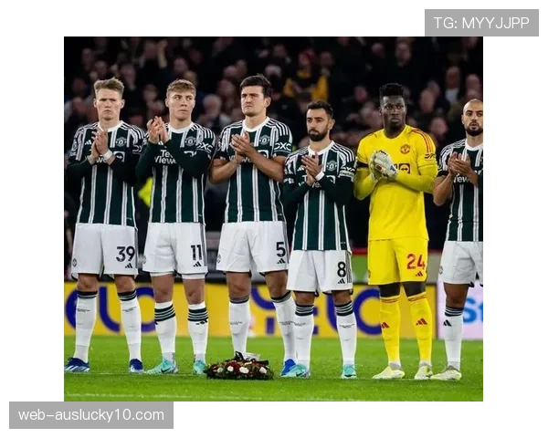 特写镜头：老特拉福德全场高唱查尔顿爵士之歌